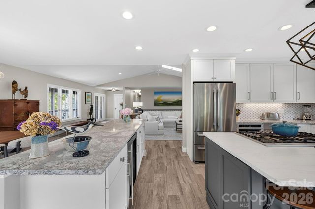 152 Skyview Circle, Asheville, NC 28804