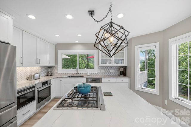 152 Skyview Circle, Asheville, NC 28804