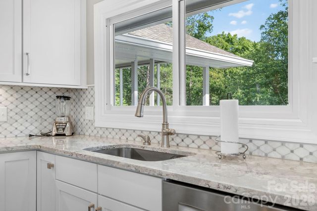152 Skyview Circle, Asheville, NC 28804