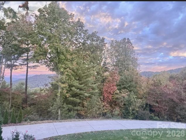 152 Skyview Circle, Asheville, NC 28804