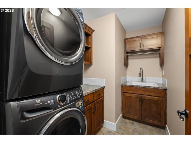 14867 Nw HIGHCROFT Ct, Portland, OR 97229