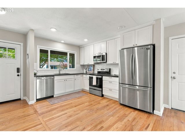 9565 N IVANHOE St, Portland, OR 97203