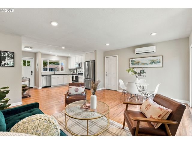 9565 N IVANHOE St, Portland, OR 97203