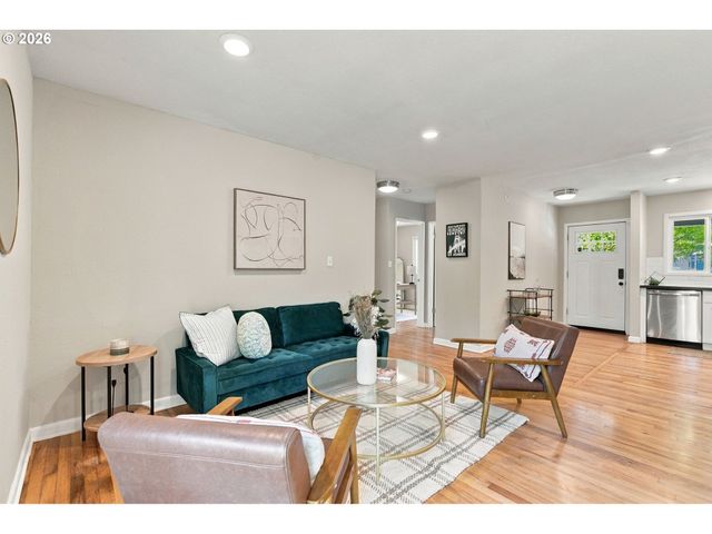 9565 N IVANHOE St, Portland, OR 97203
