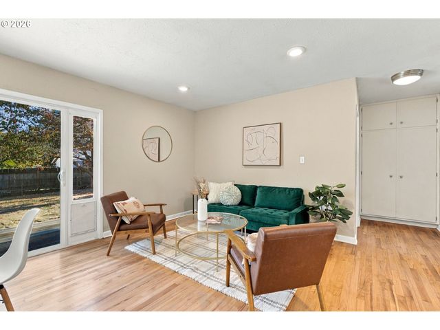 9565 N IVANHOE St, Portland, OR 97203