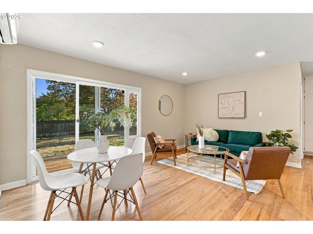 9565 N IVANHOE St, Portland, OR 97203