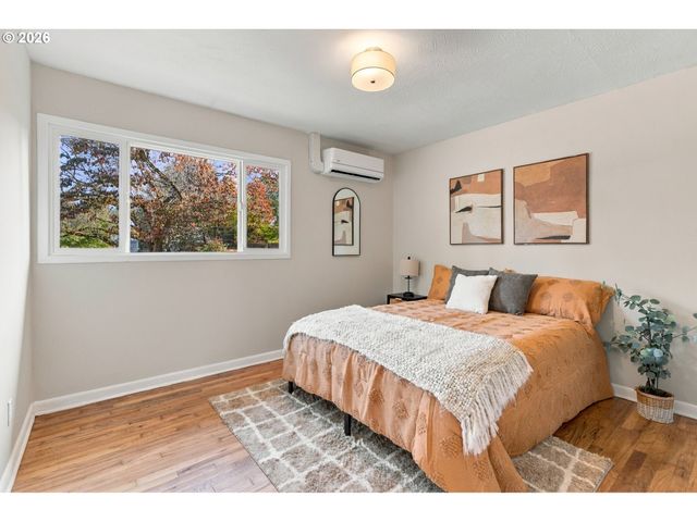 9565 N IVANHOE St, Portland, OR 97203