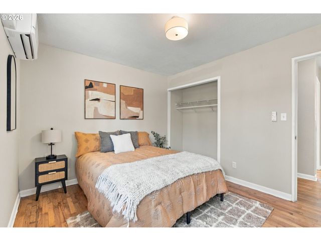 9565 N IVANHOE St, Portland, OR 97203