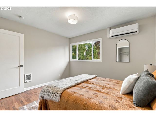 9565 N IVANHOE St, Portland, OR 97203