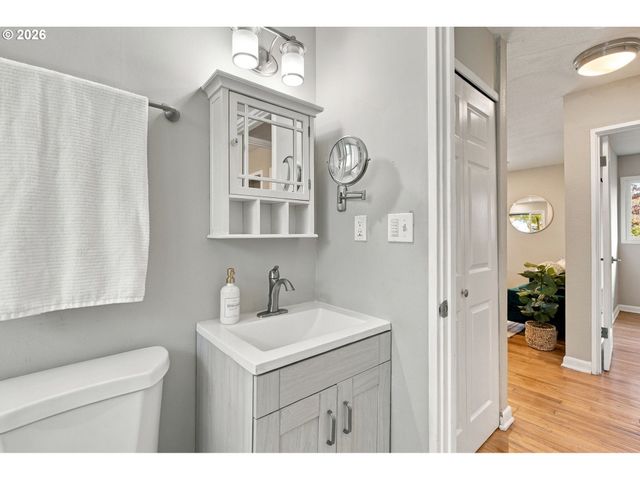 9565 N IVANHOE St, Portland, OR 97203