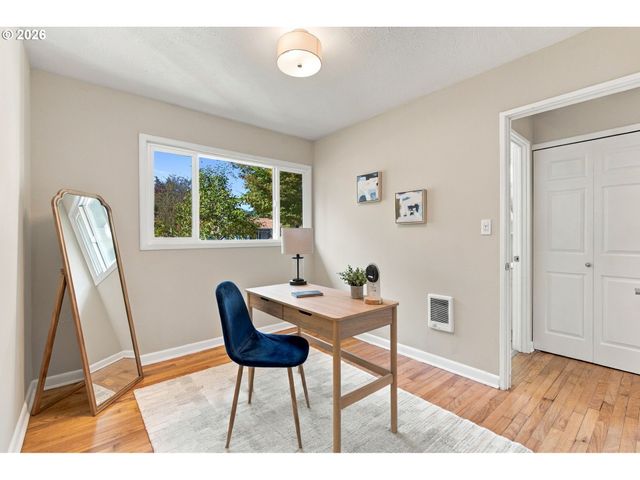 9565 N IVANHOE St, Portland, OR 97203