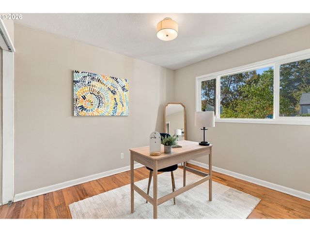 9565 N IVANHOE St, Portland, OR 97203