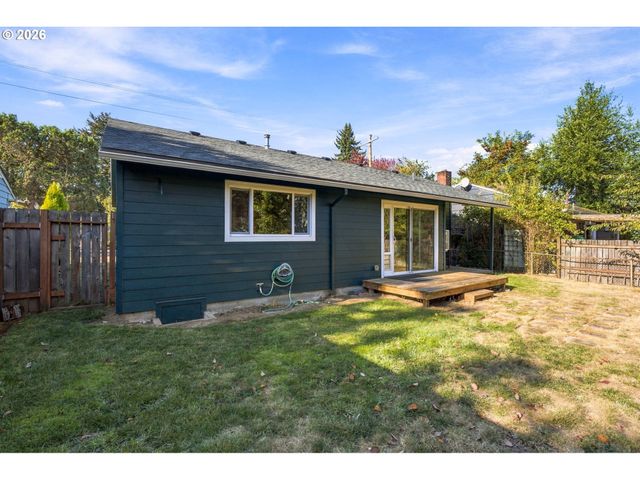 9565 N IVANHOE St, Portland, OR 97203