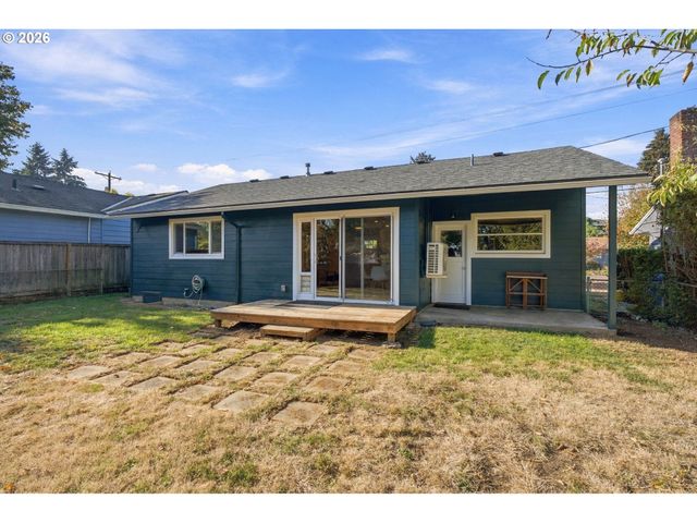 9565 N IVANHOE St, Portland, OR 97203