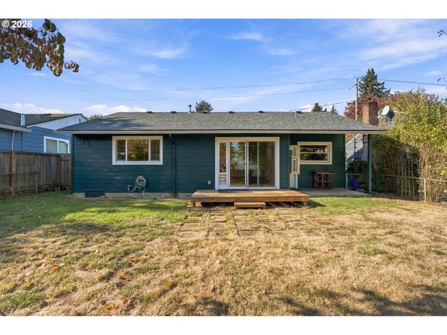 9565 N IVANHOE St, Portland, OR 97203