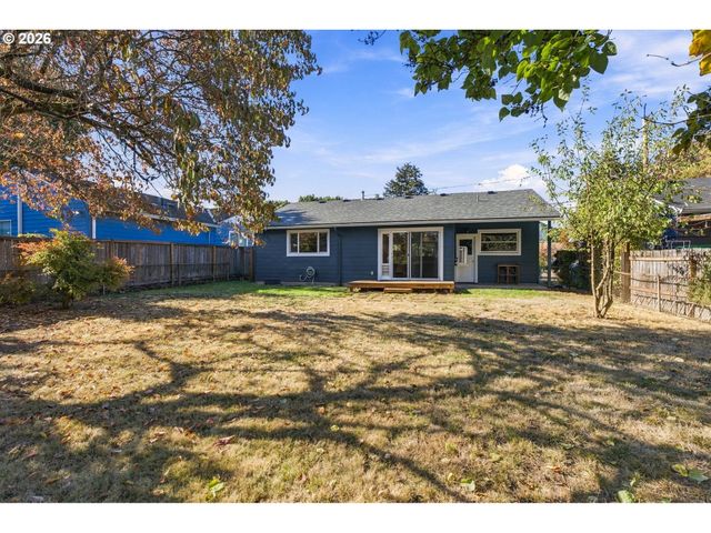 9565 N IVANHOE St, Portland, OR 97203