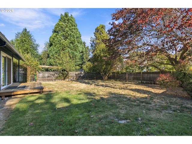 9565 N IVANHOE St, Portland, OR 97203