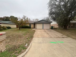 5809 Lalagray Lane, Haltom City, TX 76148