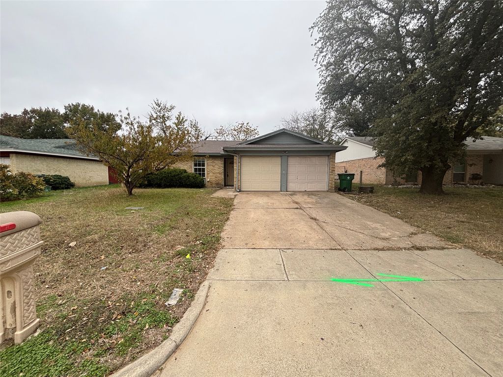 5809 Lalagray Lane, Haltom City, TX 76148