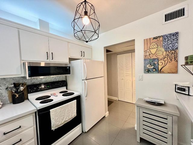 5640 SW 3rd Place 217, Margate, FL 33068