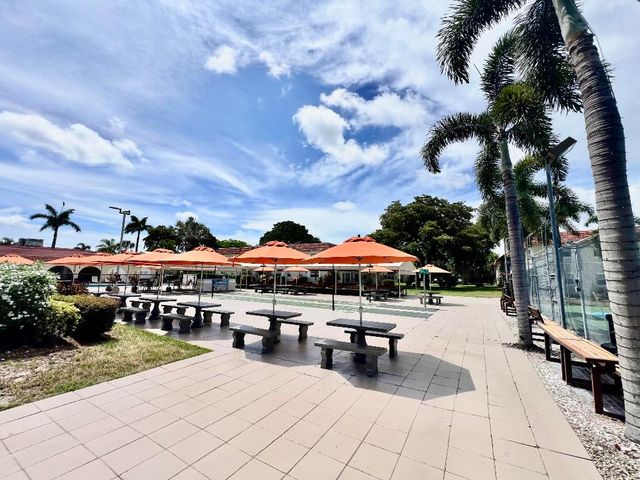 5640 SW 3rd Place 217, Margate, FL 33068