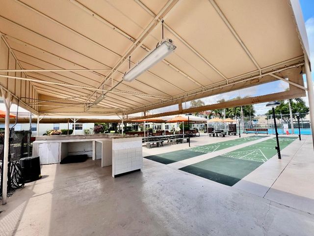 5640 SW 3rd Place 217, Margate, FL 33068