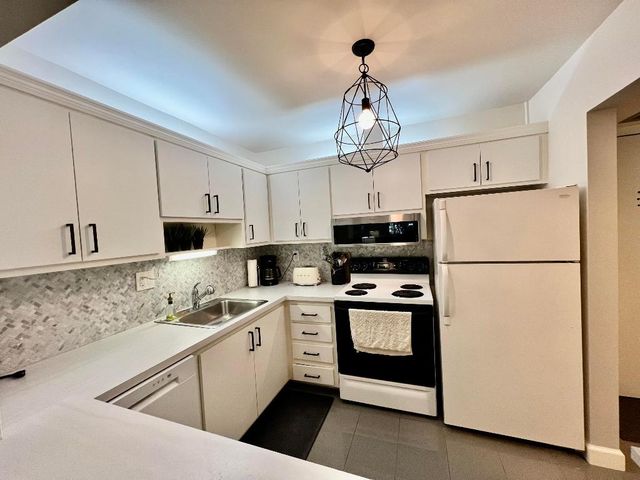 5640 SW 3rd Place 217, Margate, FL 33068