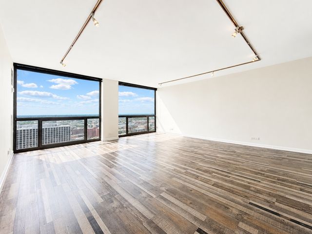4343 N Clarendon Avenue 2707, Chicago, IL 60613
