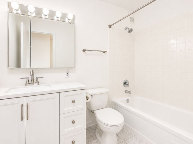 4343 N Clarendon Avenue 2707, Chicago, IL 60613