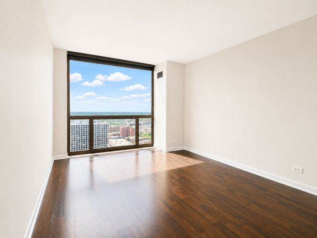 4343 N Clarendon Avenue 2707, Chicago, IL 60613