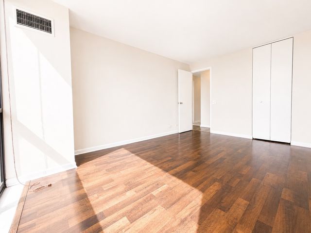 4343 N Clarendon Avenue 2707, Chicago, IL 60613