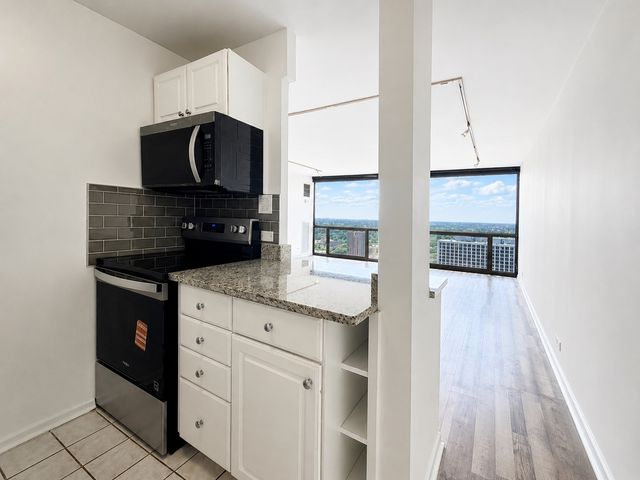 4343 N Clarendon Avenue 2707, Chicago, IL 60613