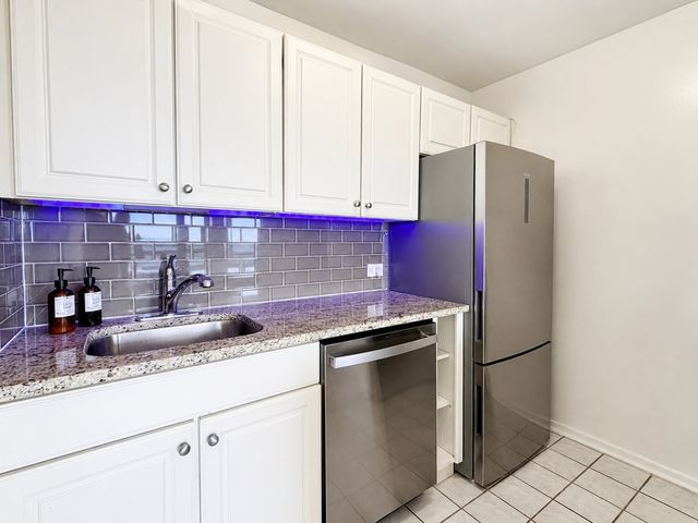 4343 N Clarendon Avenue 2707, Chicago, IL 60613