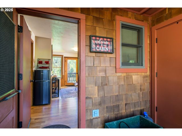 54444 MCKENZIE RIVER Dr, Blue River, OR 97413