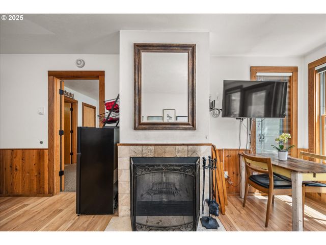 54444 MCKENZIE RIVER Dr, Blue River, OR 97413