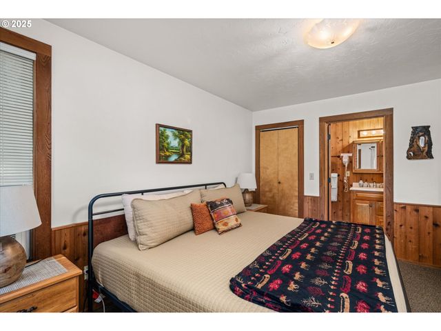 54444 MCKENZIE RIVER Dr, Blue River, OR 97413