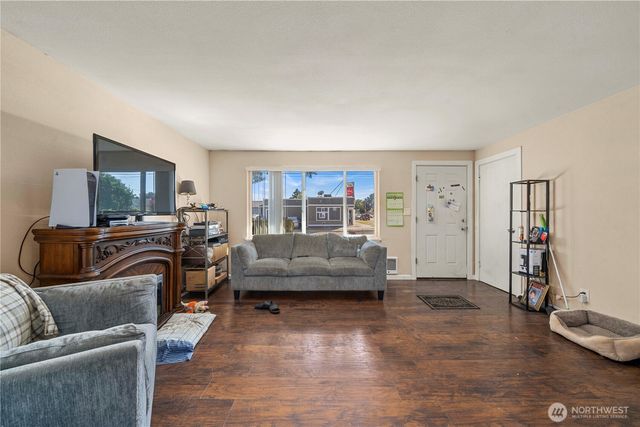 1561 S 35th Street, Tacoma, WA 98418