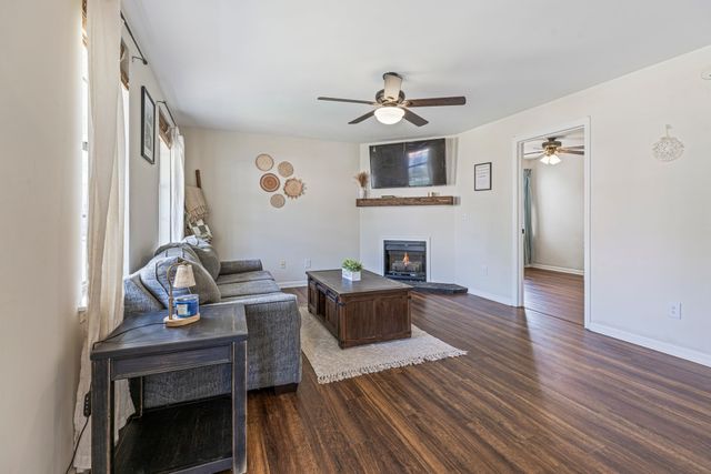 110 Edgehill Ln, Hendersonville, TN 37075