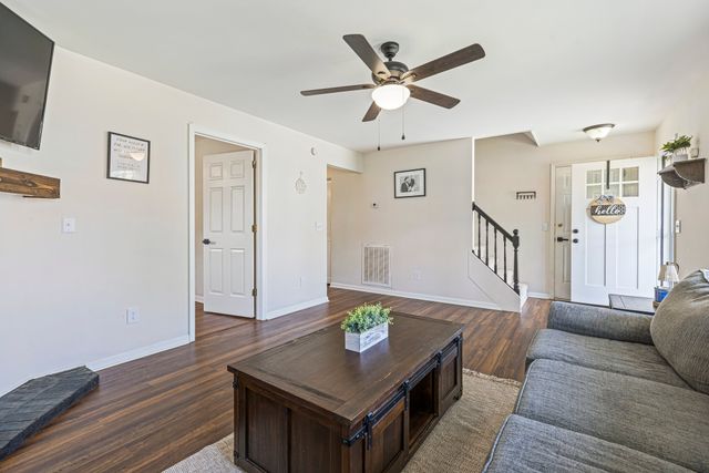 110 Edgehill Ln, Hendersonville, TN 37075