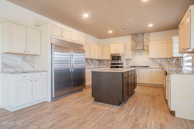 1126 Ismael Robles Street, Horizon City, TX 79928