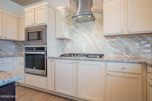 1126 Ismael Robles Street, Horizon City, TX 79928