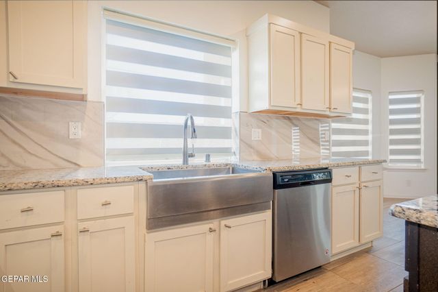 1126 Ismael Robles Street, Horizon City, TX 79928