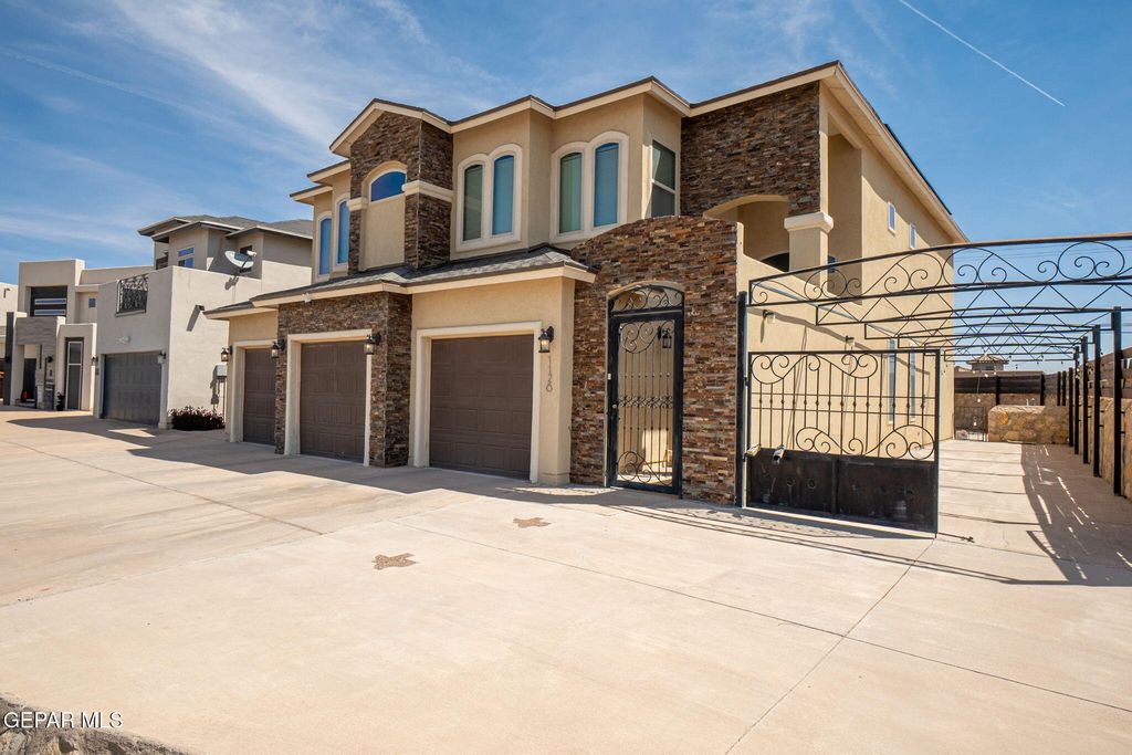 1126 Ismael Robles Street, Horizon City, TX 79928