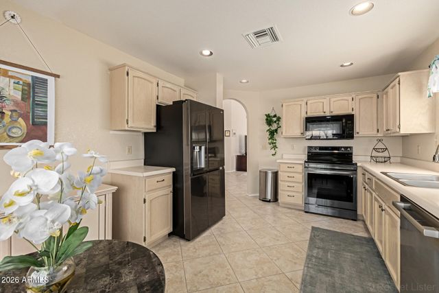 26615 S MOONSHADOW Drive, Sun Lakes, AZ 85248