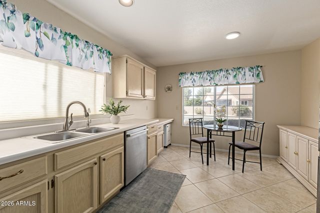 26615 S MOONSHADOW Drive, Sun Lakes, AZ 85248