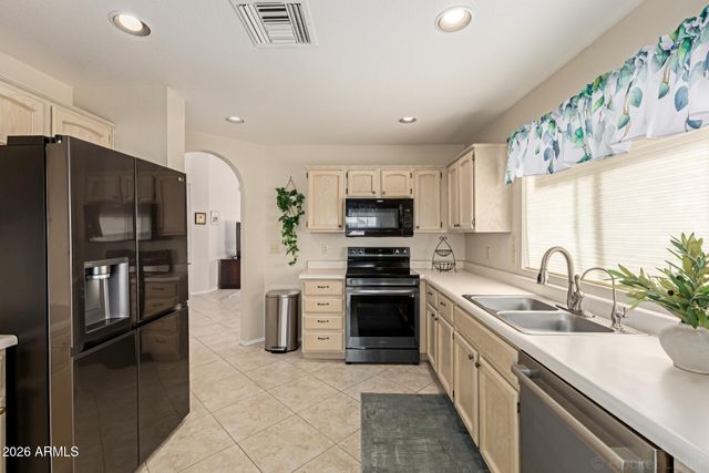 26615 S MOONSHADOW Drive, Sun Lakes, AZ 85248