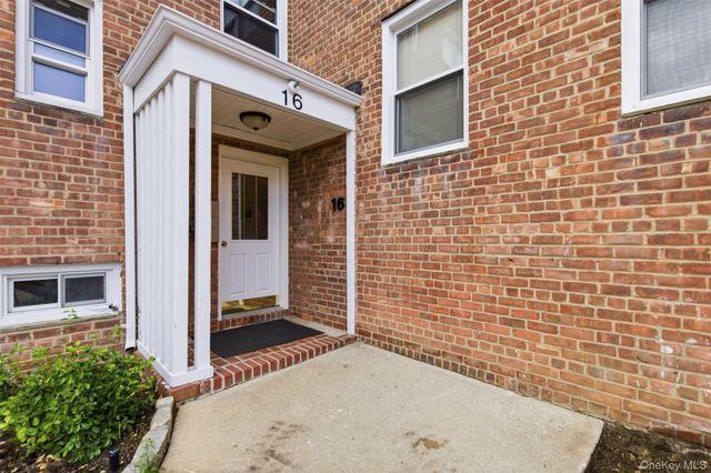 16 Edwards Street 3F, Roslyn Heights, NY 11577