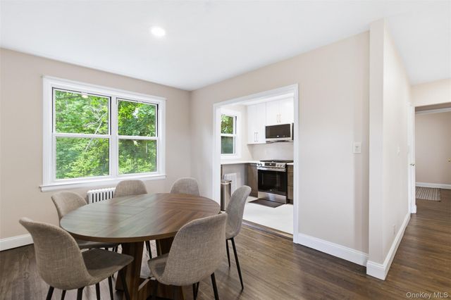 16 Edwards Street 3F, Roslyn Heights, NY 11577