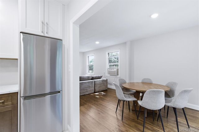 16 Edwards Street 3F, Roslyn Heights, NY 11577