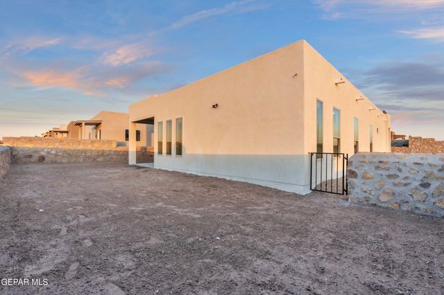 601 Paseo De La Reina Street, Horizon City, TX 79928